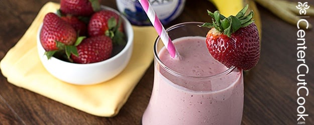 Frozen Strawberry Greek Yogurt Smoothie (10 minute Breakfast)