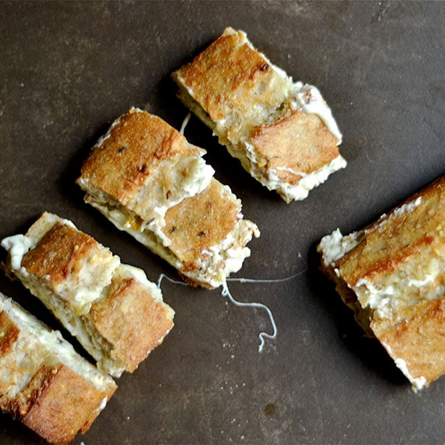 artichoke dip stuffed garlic bread 5