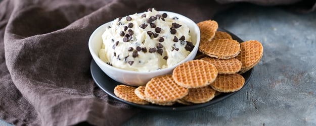 chocolate chip cheesecake dip 1