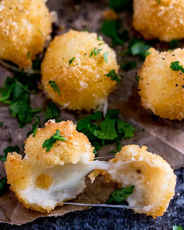 crispy mozzarella bites honey sriracha mayo 3