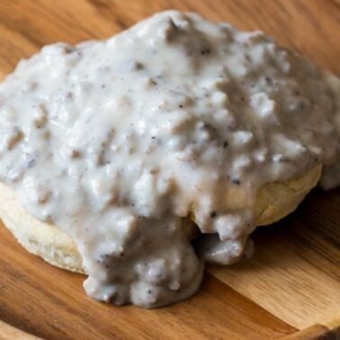 breakfast gravy on a biscuit