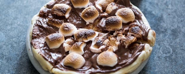 smores chocolate pizza 1