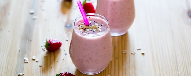strawberry oatmeal breakfast smoothie 1