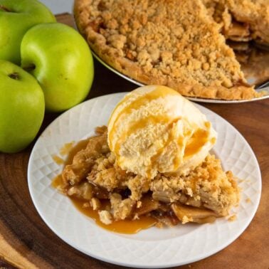 apple pie with crumb topping