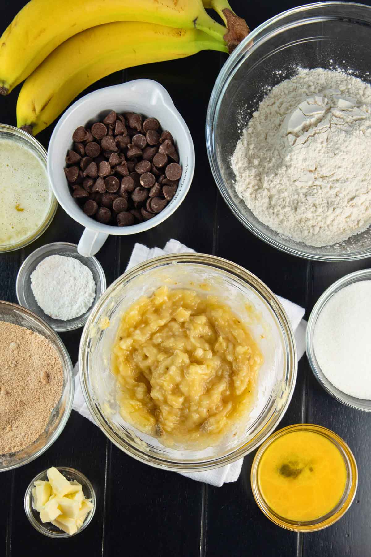 banana chocolate chip muffins with crumb topping ingredients