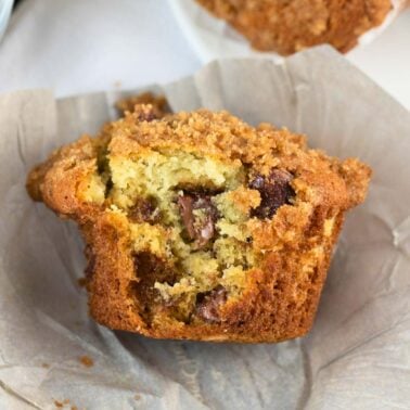 banana chocolate chip muffins with crumb topping