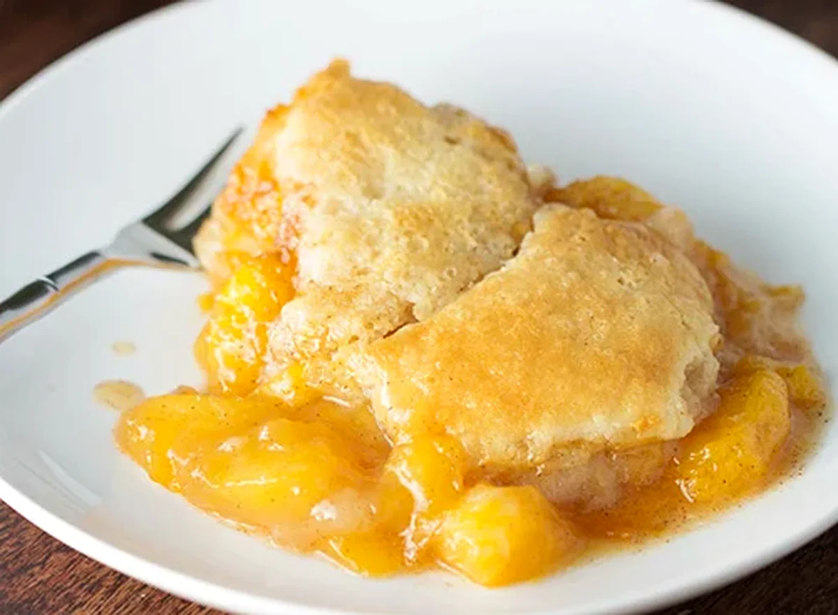 serving of easy fresh peach cobbler topped with vanilla ice cream